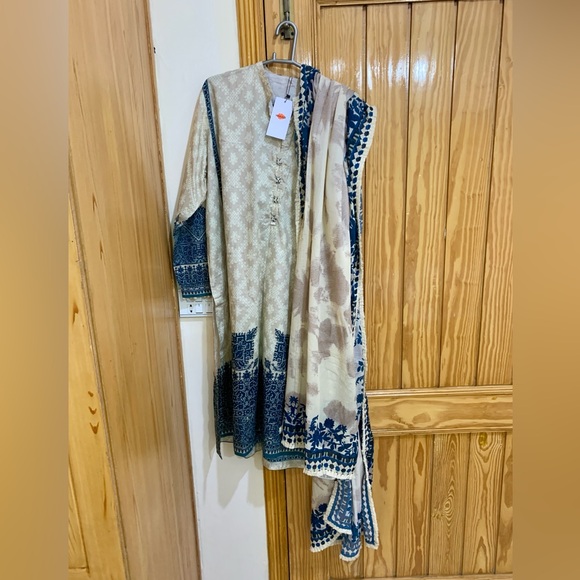 Khaadi 3 piece dress - Picture 4 of 14